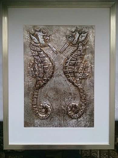 Koniki morskie — relief w blasze